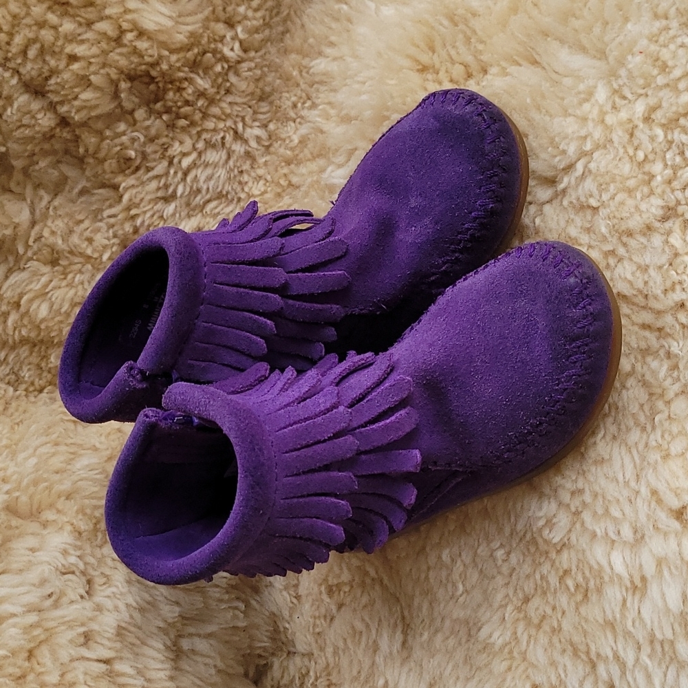 Minnetonka side zip double fringe bootie // size 8
